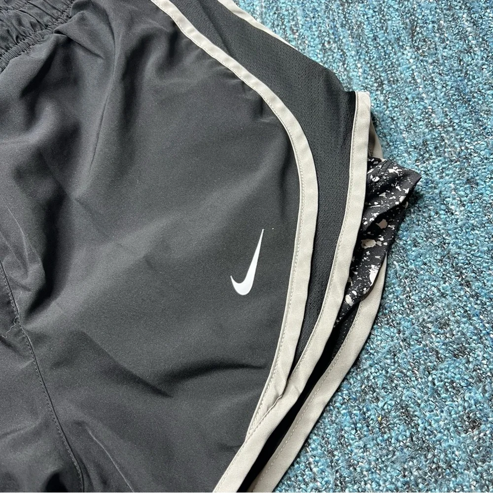 Nike Lined Running Shorts in Black White Women's Size XS 2 in 1 Built in Shorts